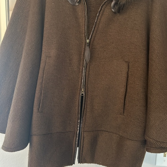 Luxe by Irina Poncho - Picture 8 of 8